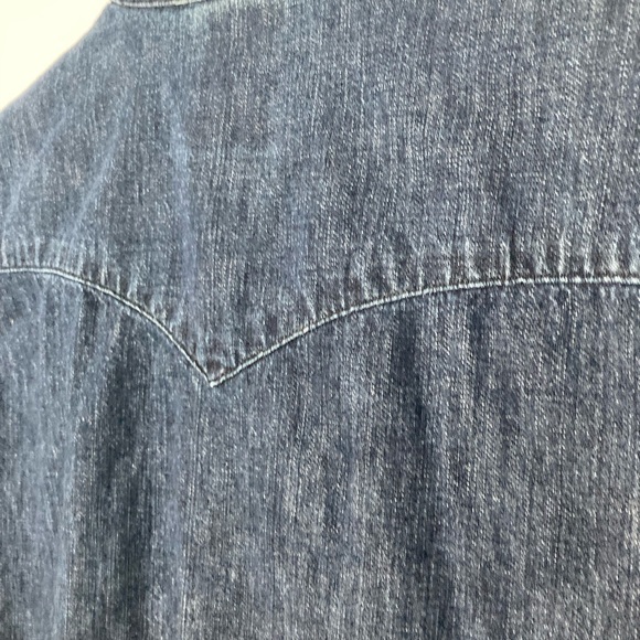 LEVI’S JEAN SHIRT. - Picture 7 of 7